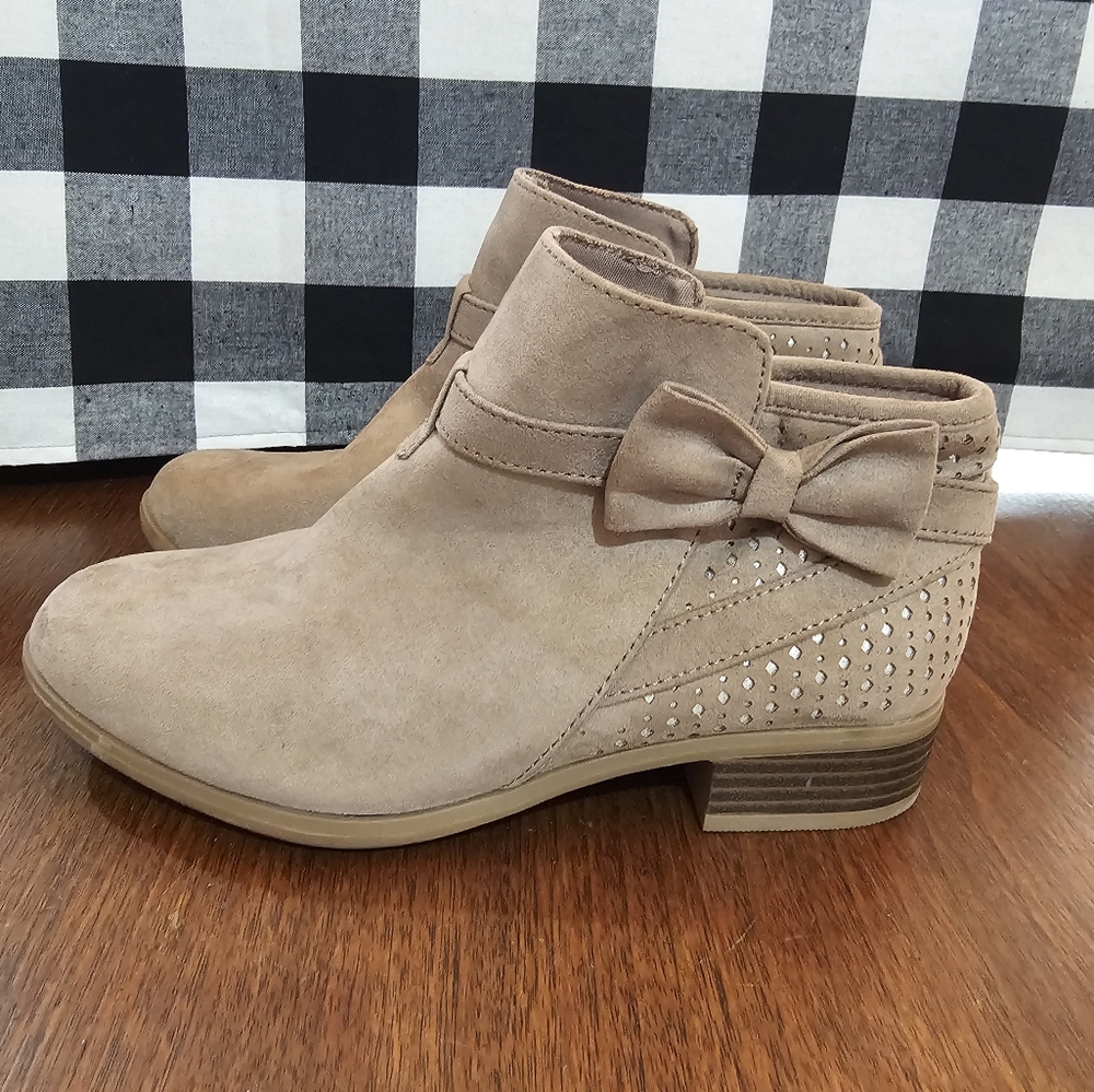 So girls ankle boots Size:3 Color:Tan